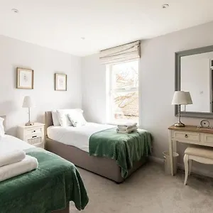 https://premium-central-house-w-parking-walk-everywhere.tophotelsbath.com