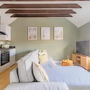 https://st-james-lodge.tophotelsbath.com
